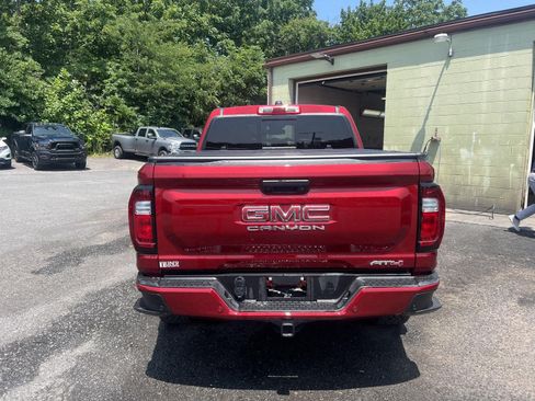 Used 2024 GMC Canyon AT4 w/ AT4 Premium Package AWD/4WD image 4