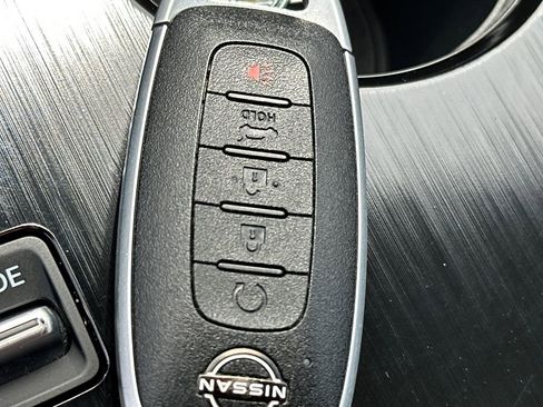 Used 2024 Nissan Rogue SV w/ SV Premium Package image 31