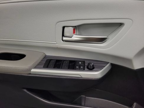 Used 2025 Toyota Sienna XLE w/ XLE Plus Package FWD image 18