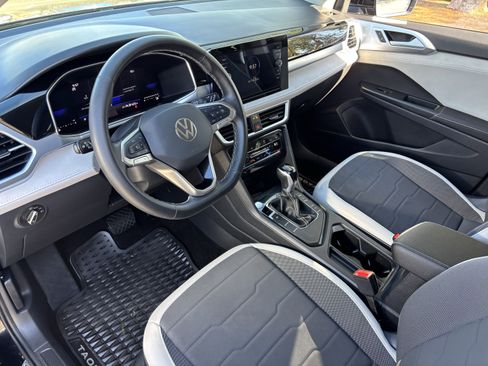 Certified 2025 Volkswagen Taos SE w/ Black Wheel Package image 16