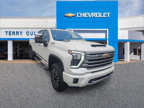 Used 2025 Chevrolet Silverado 2500 High Country w/ High Country Premium Package AWD/4WD image 37