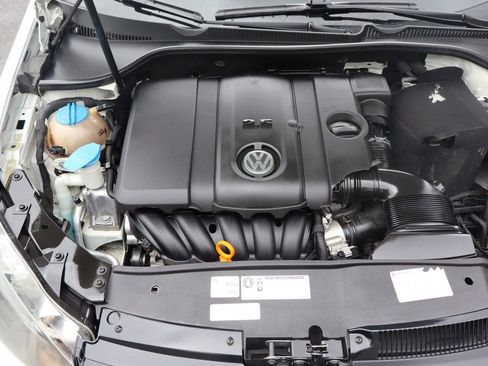 Used 2013 Volkswagen Golf 4-Door FWD image 35