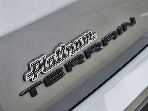 Used 2023 GMC Terrain SLT w/ Tech Package image 17