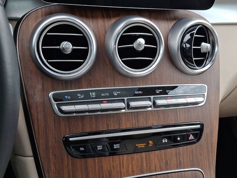 Used 2022 Mercedes-Benz GLC 300 4MATIC image 16