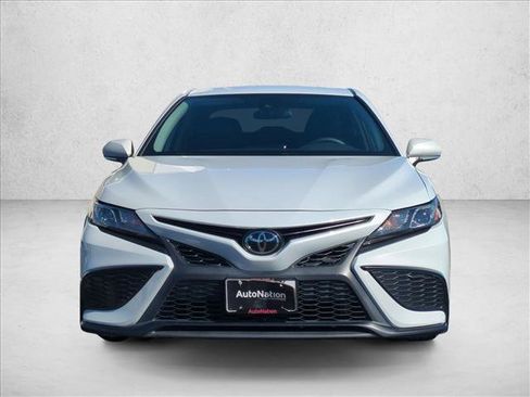 Used 2023 Toyota Camry SE FWD image 2