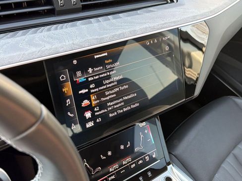 Used 2023 Audi e-tron Premium Plus w/ Premium Plus Package image 23