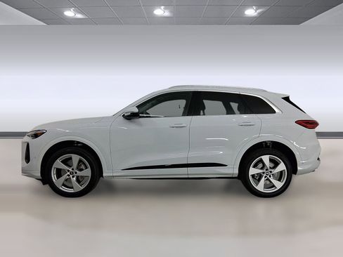 Used 2025 Audi Q5 Premium Plus w/ Premium Plus image 2