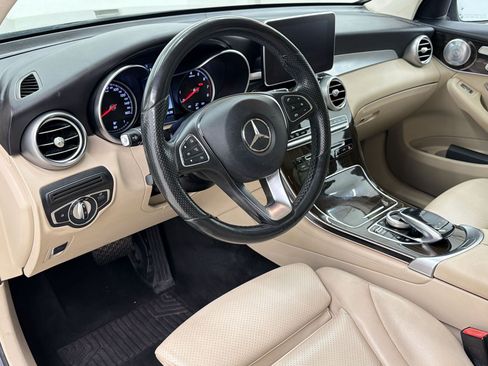 Used 2017 Mercedes-Benz GLC 300 4MATIC image 4