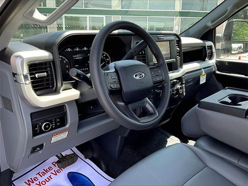 New 2025 Ford F250 XL w/ XL Chrome Package image 9