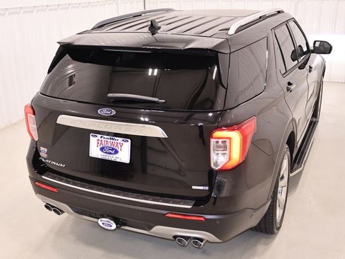 Certified 2020 Ford Explorer Platinum w/ Premium Technology Package image 56