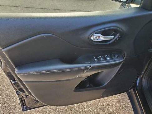 Used 2015 Jeep Cherokee Limited w/ Luxury Group image 17