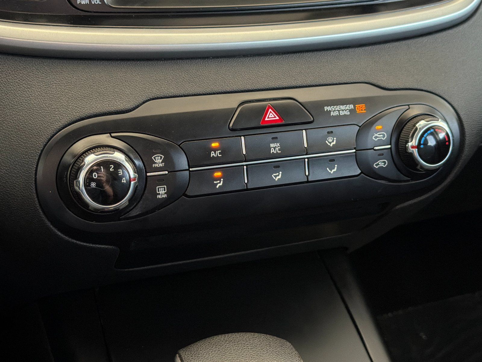 Used 2019 Kia Sorento L FWD image 19