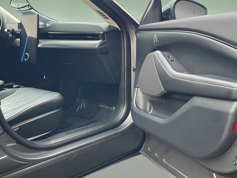 Used 2023 Ford Mustang Mach-E Select image 21