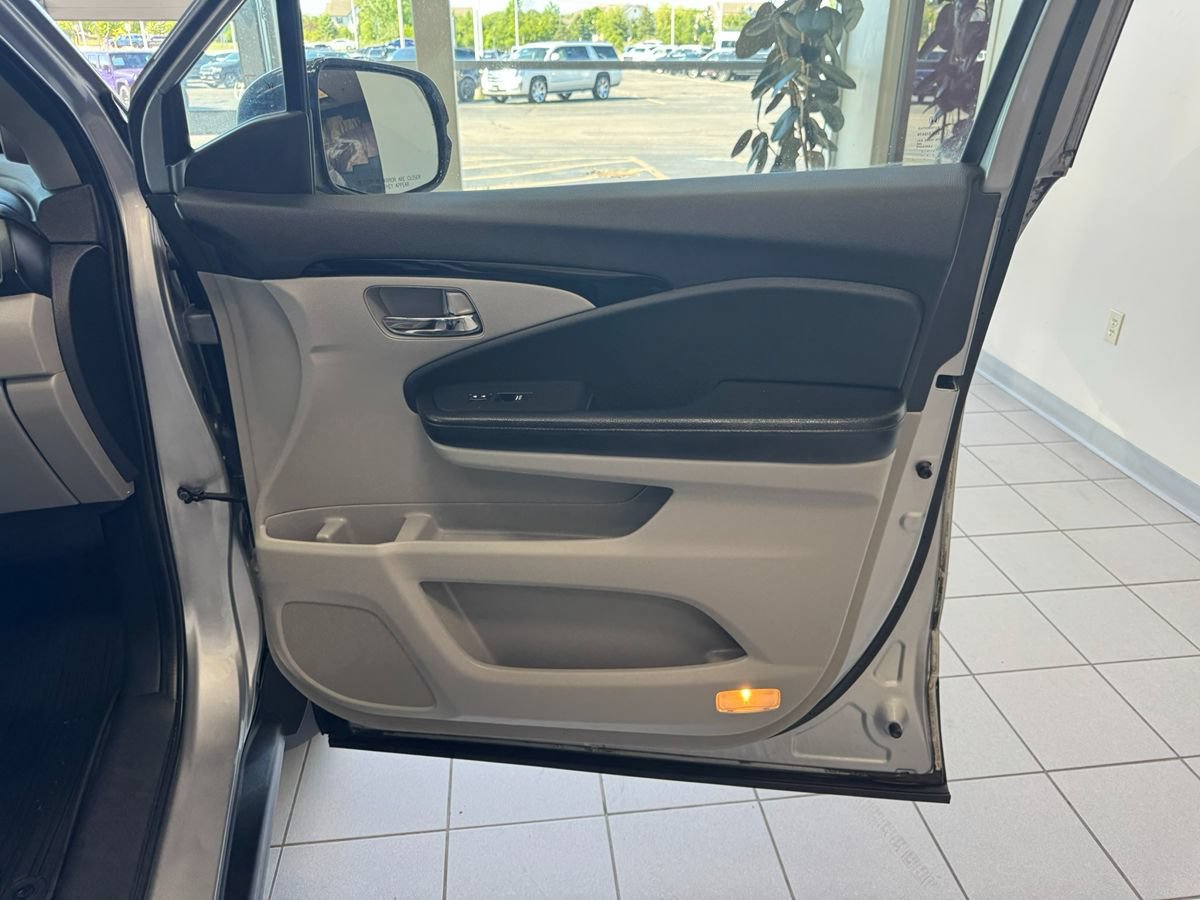 Used 2017 Honda Pilot Touring image 14