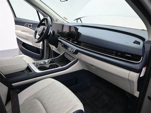 Certified 2025 Kia Carnival EX image 21