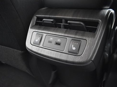 Used 2023 Nissan Ariya AWD image 19