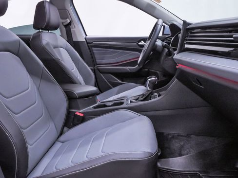 Used 2025 Volkswagen Jetta SEL image 14