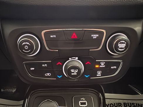 Used 2018 Jeep Compass Limited w/ Navigation Group image 17