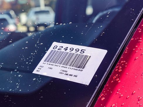 Used 2022 Ford F350 Lariat w/ Black Appearance Package image 28