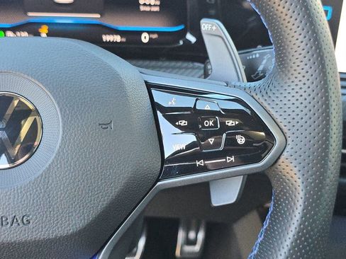 Used 2023 Volkswagen Golf R image 21