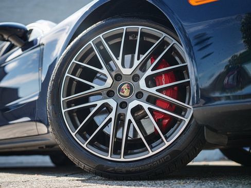 Used 2022 Porsche Panamera 4S w/ Premium Package image 18