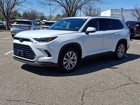 Used 2024 Toyota Grand Highlander AWD image 6