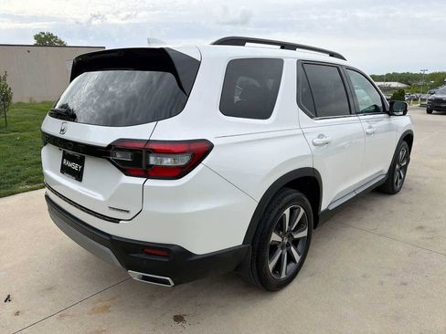 Used 2023 Honda Pilot Touring image 6