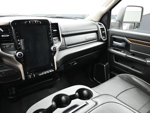 Used 2024 RAM 2500 Laramie AWD/4WD image 12