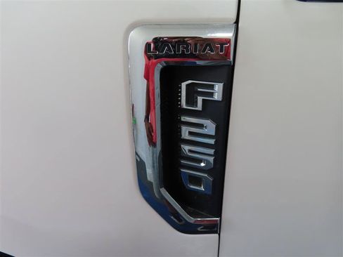 Used 2019 Ford F250 Lariat w/ Lariat Ultimate Package AWD/4WD image 6