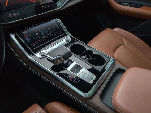 Used 2025 Audi Q7 3.0T Prestige image 13