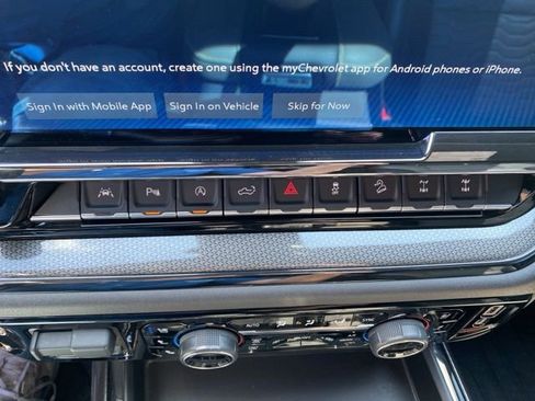 Used 2022 Chevrolet Silverado 1500 ZR2 w/ Technology Package image 48