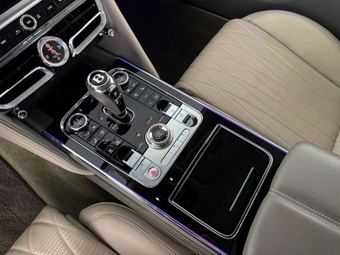 Used 2023 Bentley Flying Spur Azure image 22