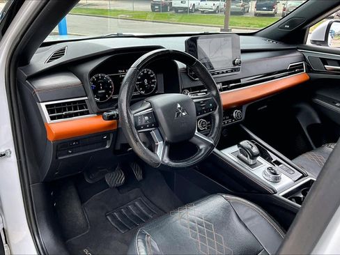 Used 2022 Mitsubishi Outlander SEL image 18