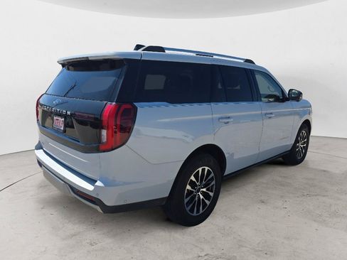 Used 2025 Ford Expedition Platinum AWD/4WD image 5