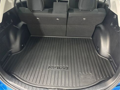Used 2018 Toyota RAV4 LE w/ All Weather Liner Package AWD/4WD image 16