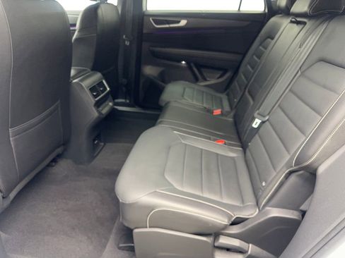 Used 2024 Volkswagen Atlas Cross Sport SEL R-Line image 34