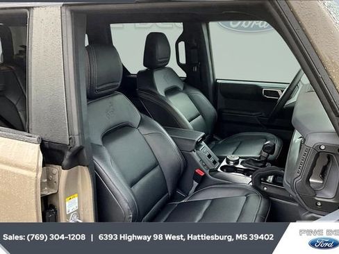 New 2025 Ford Bronco Badlands image 4