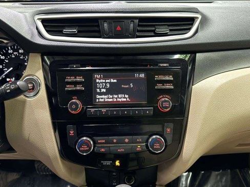 Used 2016 Nissan Rogue SV FWD image 47
