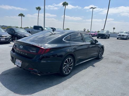 Used 2022 Hyundai Sonata Limited w/ Preferred Accessory Package FWD image 5