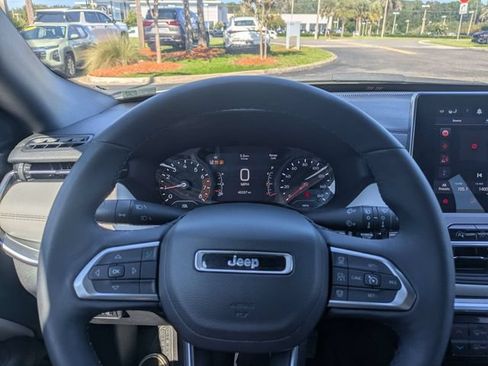 Used 2025 Jeep Compass Limited AWD/4WD image 29