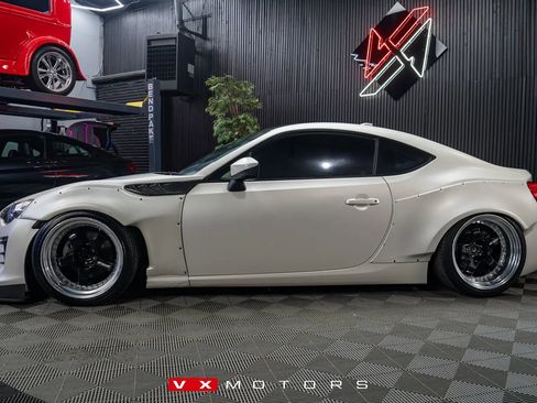 Used 2017 Toyota 86 RWD image 8