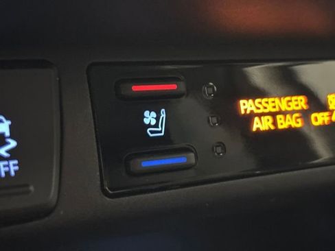 Used 2019 Toyota RAV4 Limited image 37