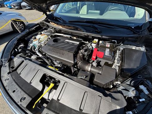 Used 2025 Nissan Rogue SV image 34