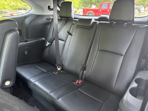 Used 2021 Toyota Highlander XLE FWD image 11