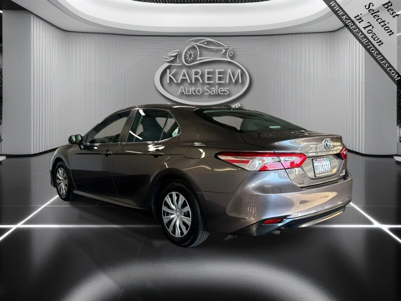 Used 2020 Toyota Camry LE w/ Sunroof Package FWD image 7
