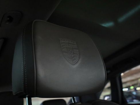 Used 2018 Porsche Macan image 28