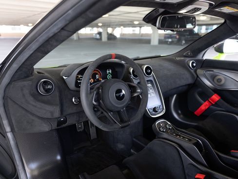 Used 2020 McLaren 620R RWD image 45