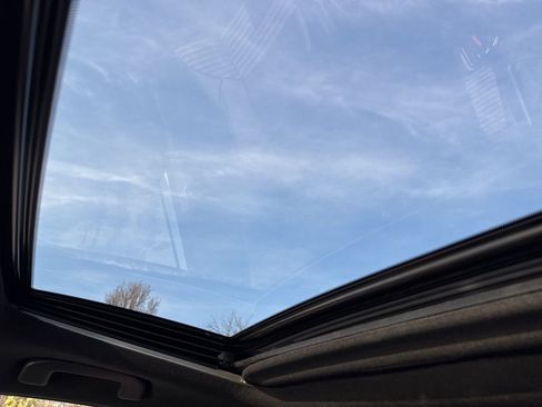 Used 2024 Toyota Corolla Cross XSE w/ Convenience Package image 31