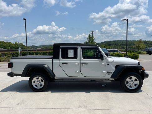 Used 2020 Jeep Gladiator Sport w/ Quick Order Package 24S AWD/4WD image 21