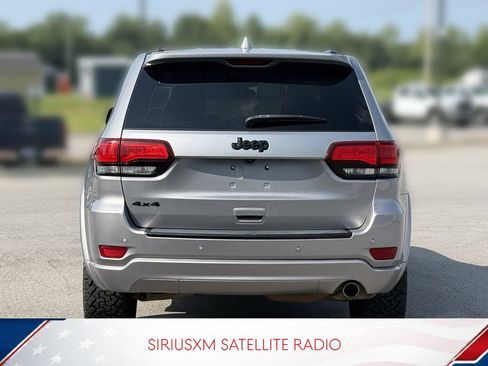 Used 2018 Jeep Grand Cherokee Altitude AWD/4WD image 3